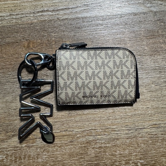 Michael Kors Zip Wallet with Keychain - Picture 2 of 8